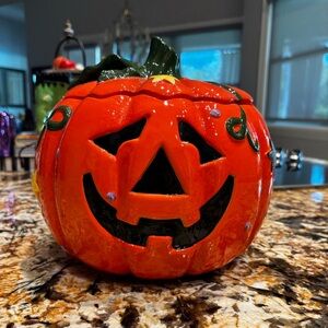 🎃Ceramic Halloween whimsical PUMPKIN Canister Cookie Jar Jack-O-Lantern Pier One